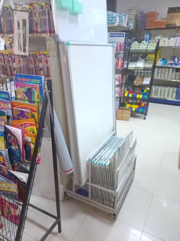 كتب وقرطاسية